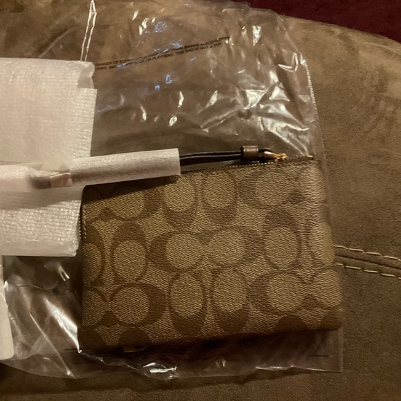 Coach - Picture 2 of 3